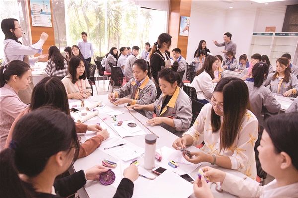 惠州东江科技园工联会在该园区党群服务中心的手工课做法值得推广